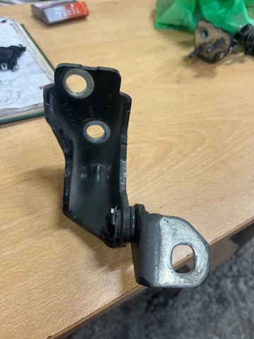 FT4Z5822811B FORD Петля двери передней левой купить в Хмельницкий