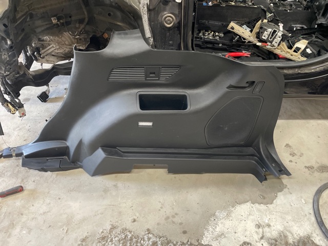 Облицовка багажного отсека, правая FT4Z5831012CA FORD