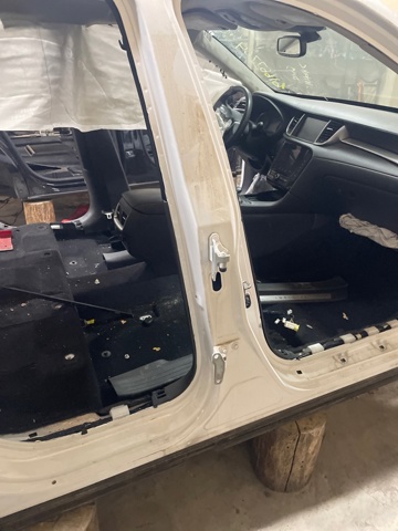 Проем передней правой двери G60225NAMA NISSAN