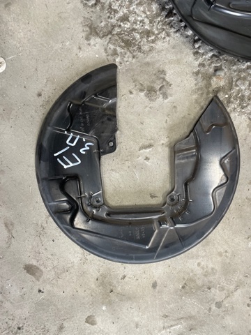 Щиток тормозного диска заднего правый HP5Z2C028A FORD