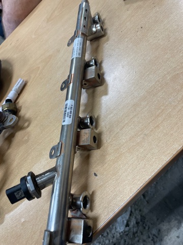 Рампа форсунок системы впрыска топлива K2GZ9D280B FORD