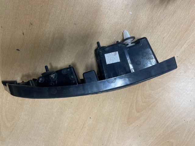 KT4Z17D942A Кронштейн бампера заднего правый купить Львов
