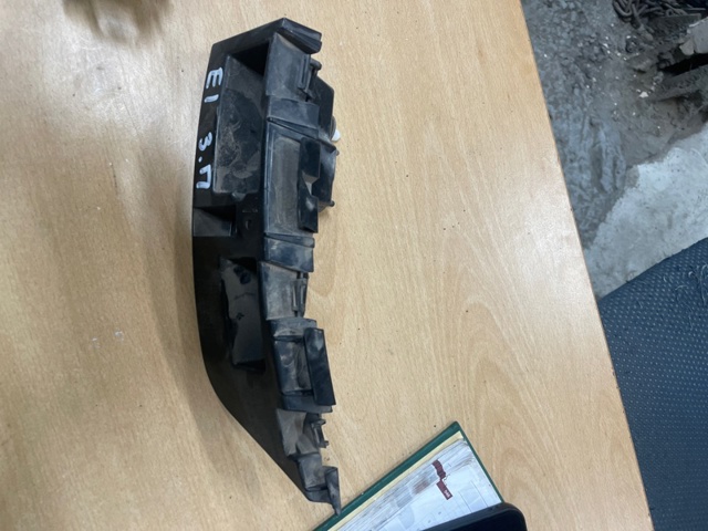 Правое крепление заднего бампера KT4Z17D942A FORD