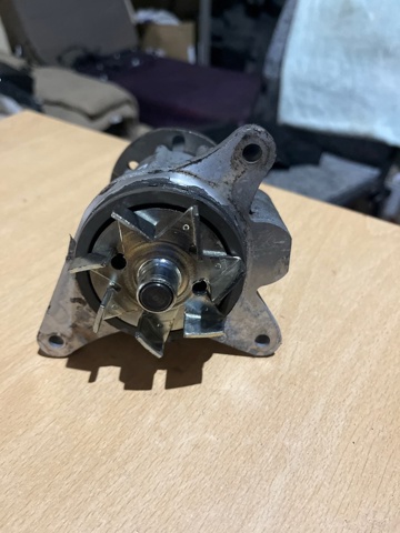 LR009324 LAND ROVER Помпа купить в Хмельницкий