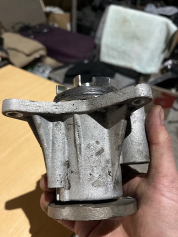 LAND ROVER LR009324 Помпа водяная (насос) охлаждения в наличии Харьков