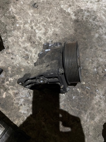 Насос гидравлики LR009774 LAND ROVER