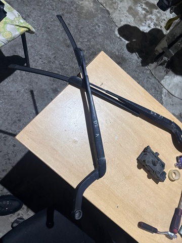 Рычаг дворника LR009806 LAND ROVER