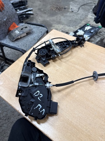 Замок передней левой двери LR011277 LAND ROVER