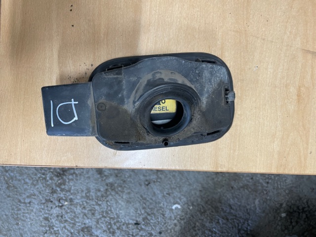 Горловина бензобака LR014044 LAND ROVER