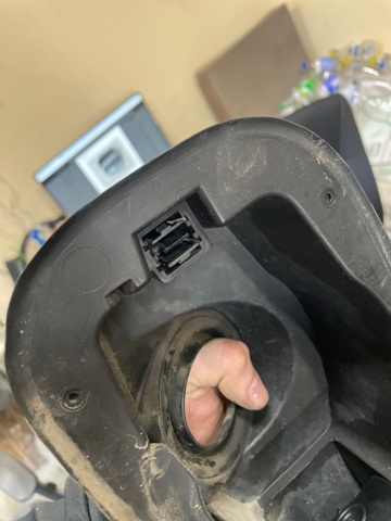 LR014044 LAND ROVER Корпус заливной горловины топливного бака купить в Черкассы