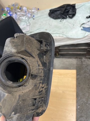 LR014044 LAND ROVER Корпус заливной горловины топливного бака купить в Винница