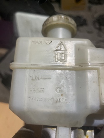 LR014383 Бачок тормозной купить Павлоград