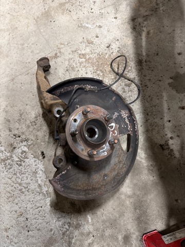 Кулак поворотный передний правый RUB500120 LAND ROVER
