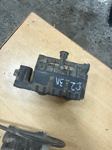 Блок клапанов регулируемой подвески, задний RVH000055 LAND ROVER
