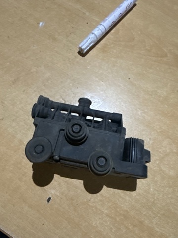 Блок клапанов регулируемой подвески, передний RVH000095 LAND ROVER