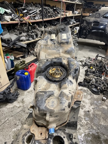 Бак топливный WHK500310 LAND ROVER