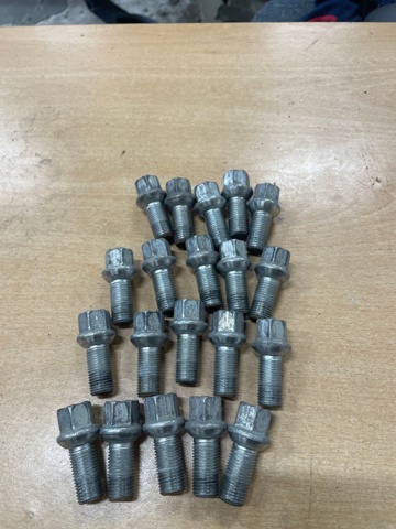 Болты колесные Audi 100 C3