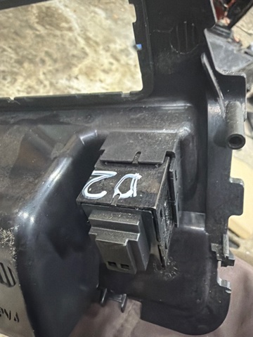 LAND ROVER YUF500120PVJ Кнопка включения обогрева сиденья в наличии Житомир