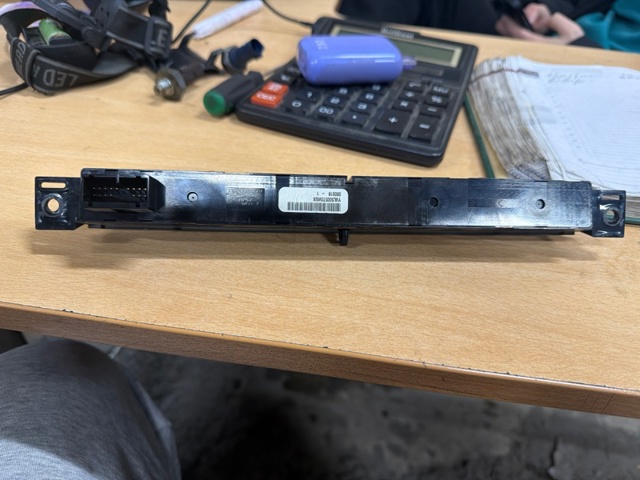 LAND ROVER YUL500570WUX Кнопка аварийки в наличии Ровно