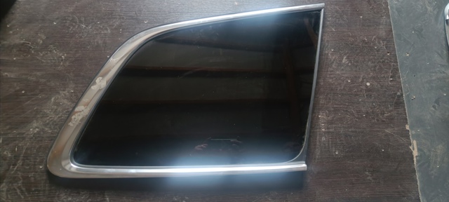Стукло багажника, правое 32206908 VOLVO