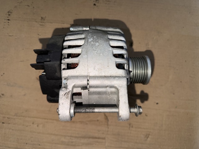 231008040R RENAULT Генератор купить в Черновцы