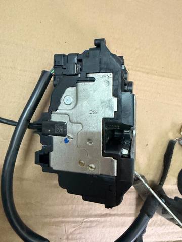 Замок двери задней левой распашной 8200542396 RENAULT
