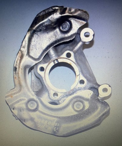 Цапфа передняя левая 31216852159 BMW