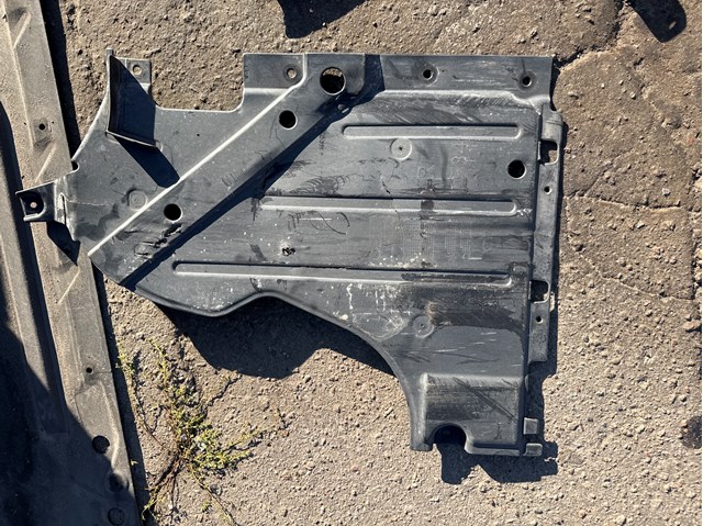 Защита днища, правая 51717276298 BMW