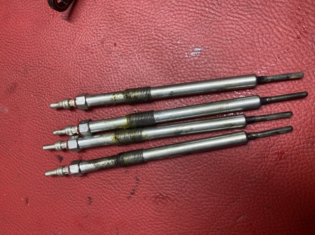 Свечи накаливания 1106500Q0L NISSAN