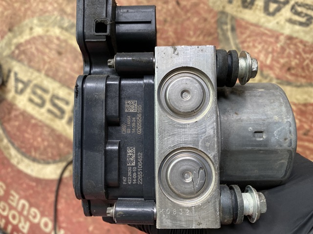 Блок управления ABS 2265106452 NISSAN
