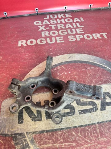 Кулак поворотный передний левый 400151KK0A NISSAN