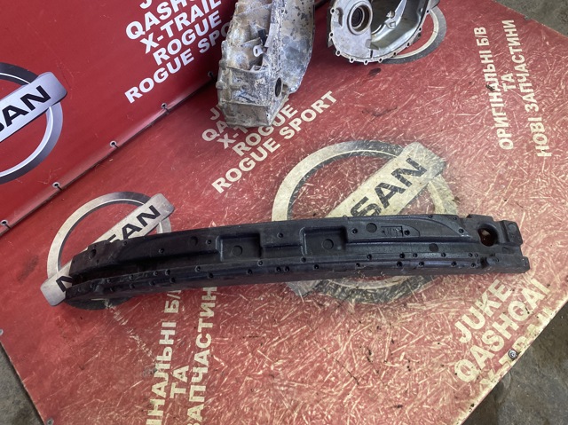 Наполнитель бампера переднего Ниссан Лиаф I