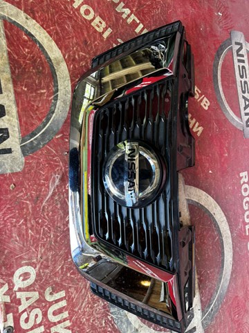 Облицовка радиатора 623107FW0B NISSAN