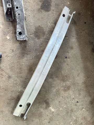 Шина бампера заднего 850303NF0A NISSAN