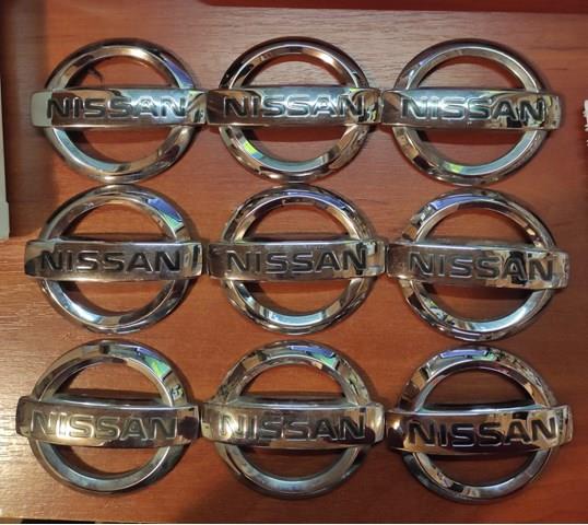 Фирменный значек на багажник 90890JD00A NISSAN