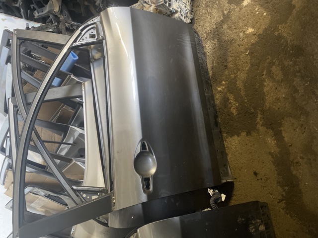 Пассажирская передняя дверь H0100HV0MA NISSAN