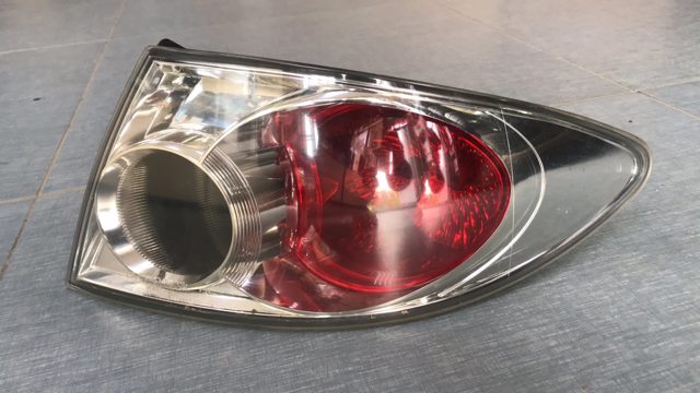 Задний правый внешний фонарь 22061971 MAZDA