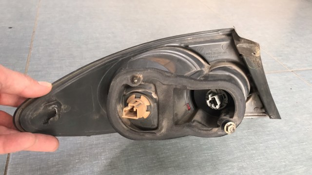 22061971 MAZDA Фонарь задний правый внешний купить в Кривой Рог