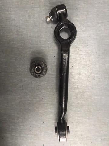 VAG 4A0407151 Рычаг передней подвески нижний левый в наличии Черновцы