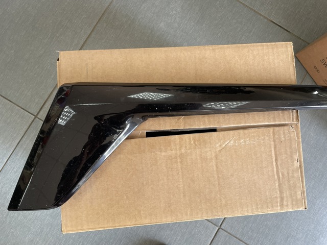 Молдинг фары, правой 5318260040 TOYOTA