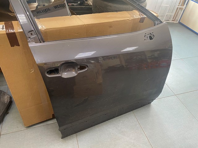 Пассажирская передняя дверь 6700142160 TOYOTA
