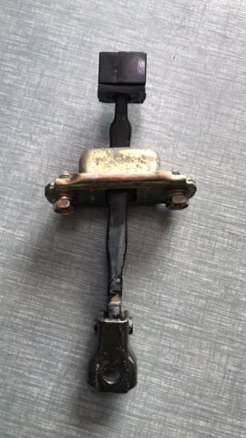 Ограничитель открывания двери, передний Mitsubishi Outlander 1