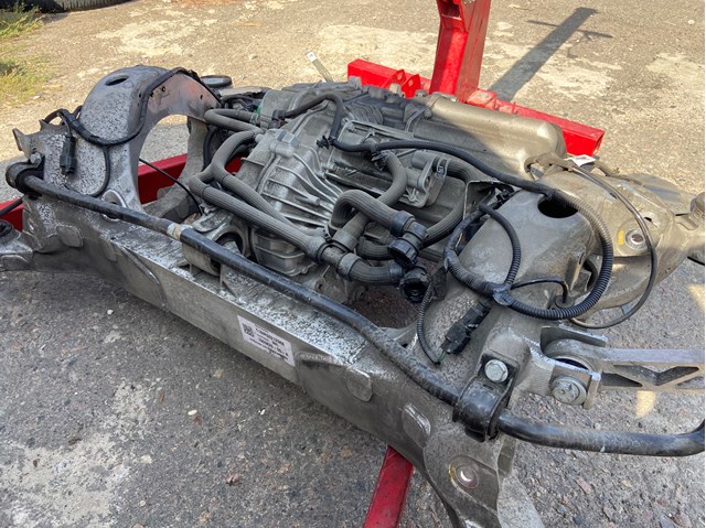 Поперечина задней подвески 100982600A Tesla Model