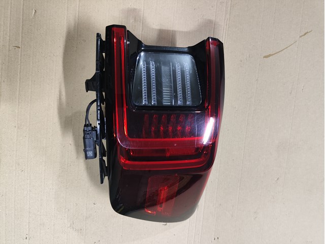 Задний правый внешний фонарь 31108943 VOLVO