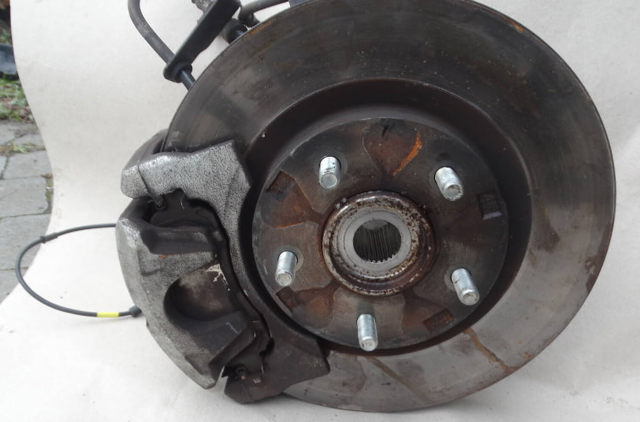 Цапфа поворотная левая 3870A007 MITSUBISHI