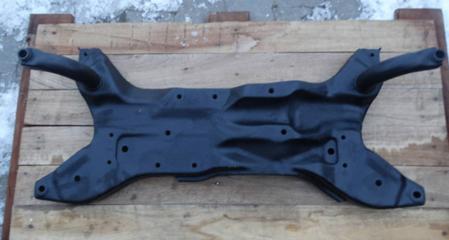 Балка передней подвески 4000A022 MITSUBISHI