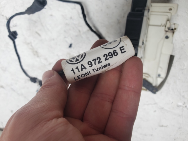 4K1837016M Замок передней правой двери купить Запорожье