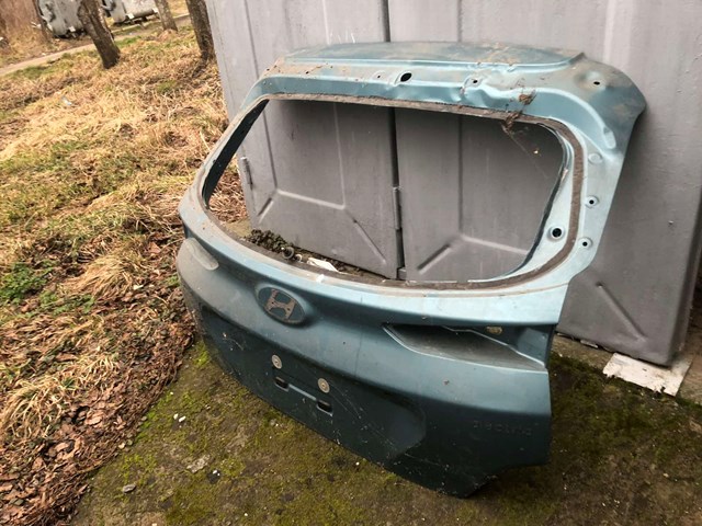 Дверь задняя багажная 73700J9010 HYUNDAI
