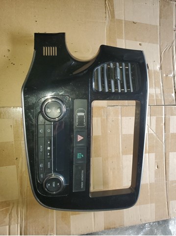 Кнопка аварийного сигнала 8002B409 MITSUBISHI
