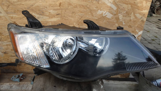 Фара основная правая Mitsubishi Outlander II XL